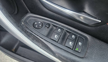 2013 BMW 320i sport f30 15.jpg